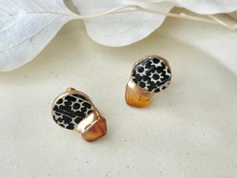 唐津烧 金继 螺旋耳夹式耳环 黑 白 三嶋纹 红玉髓 天然石 传统工艺 NO.167 - 耳环/耳夹 - 陶 黑色