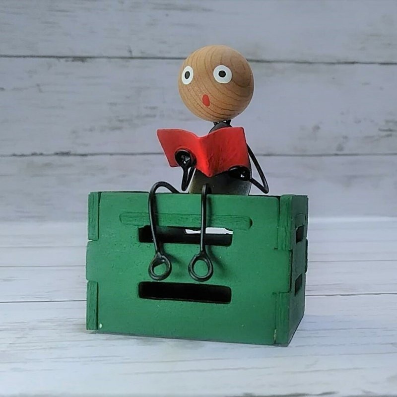 一位阅读者 - 摆饰 - 木头 多色