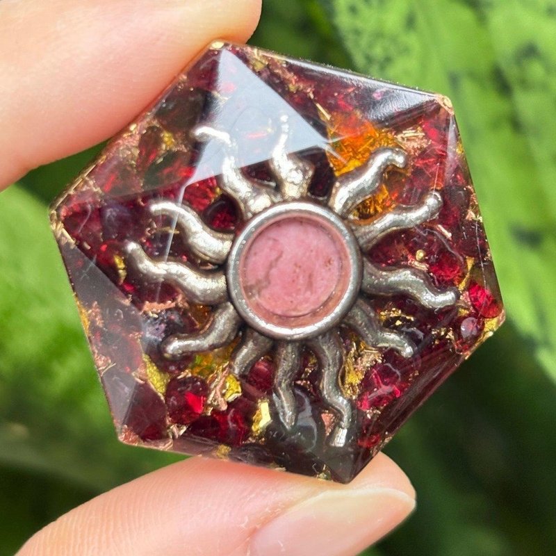 太阳符号奥刚随身能量盘 - 钥匙链/钥匙包 - 水晶 红色