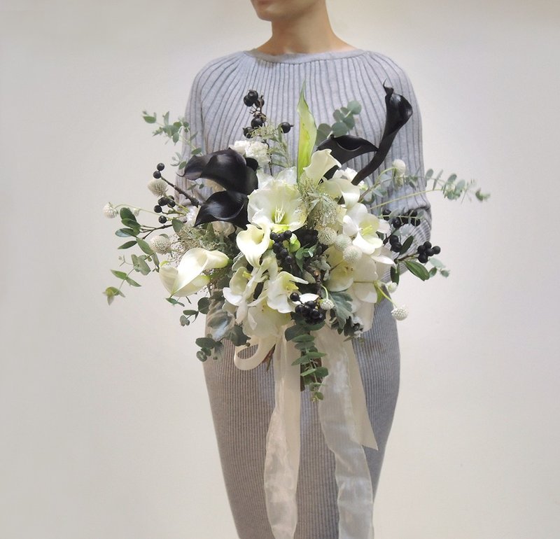 高雅时尚黑白海芋花束─婚礼婚纱照新娘捧花 - 干燥花/捧花 - 植物．花 白色