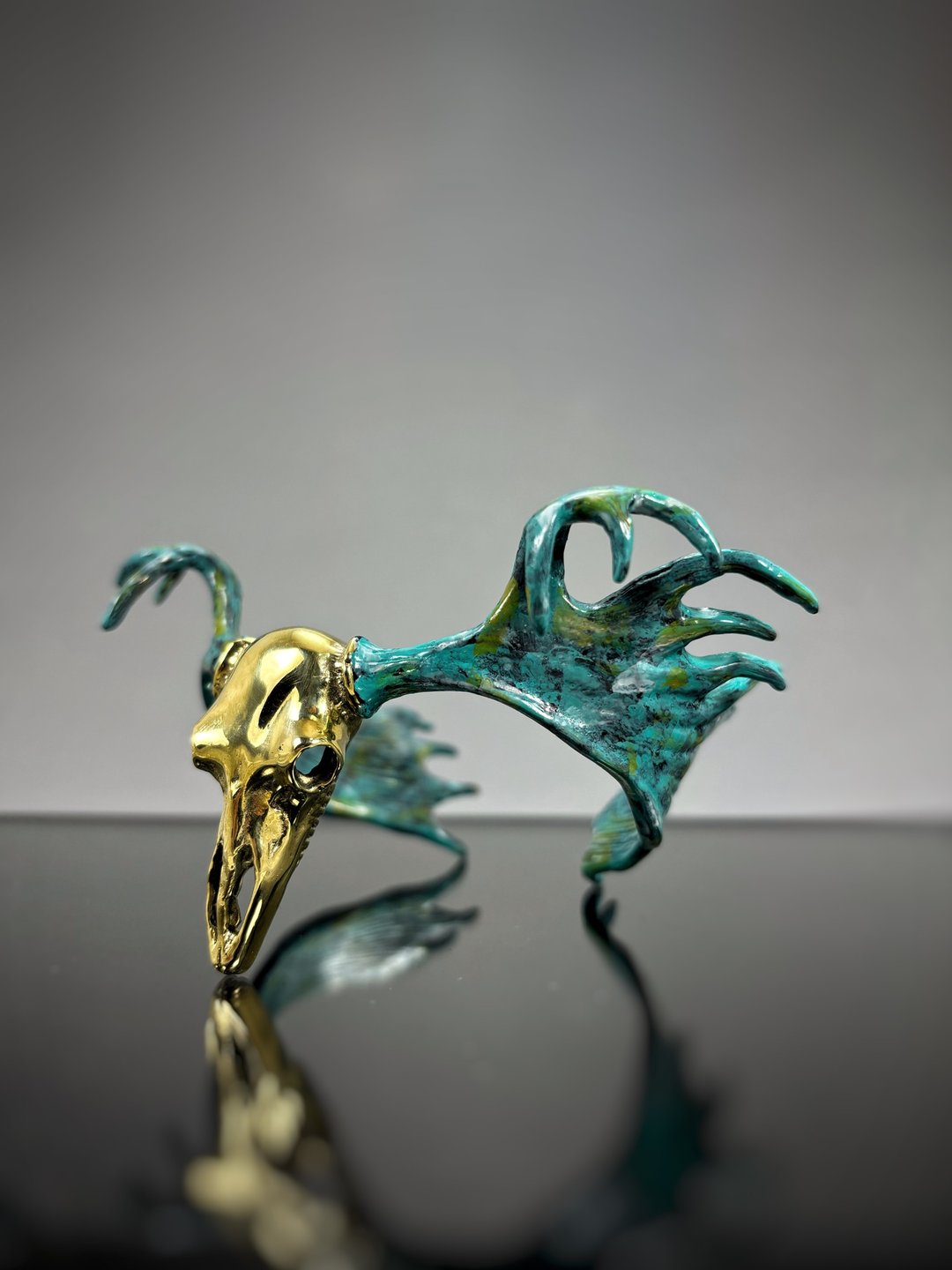 黄铜麋鹿头手镯，饰有仿旧质感鹿角。 - 手链/手环 - 其他金属 