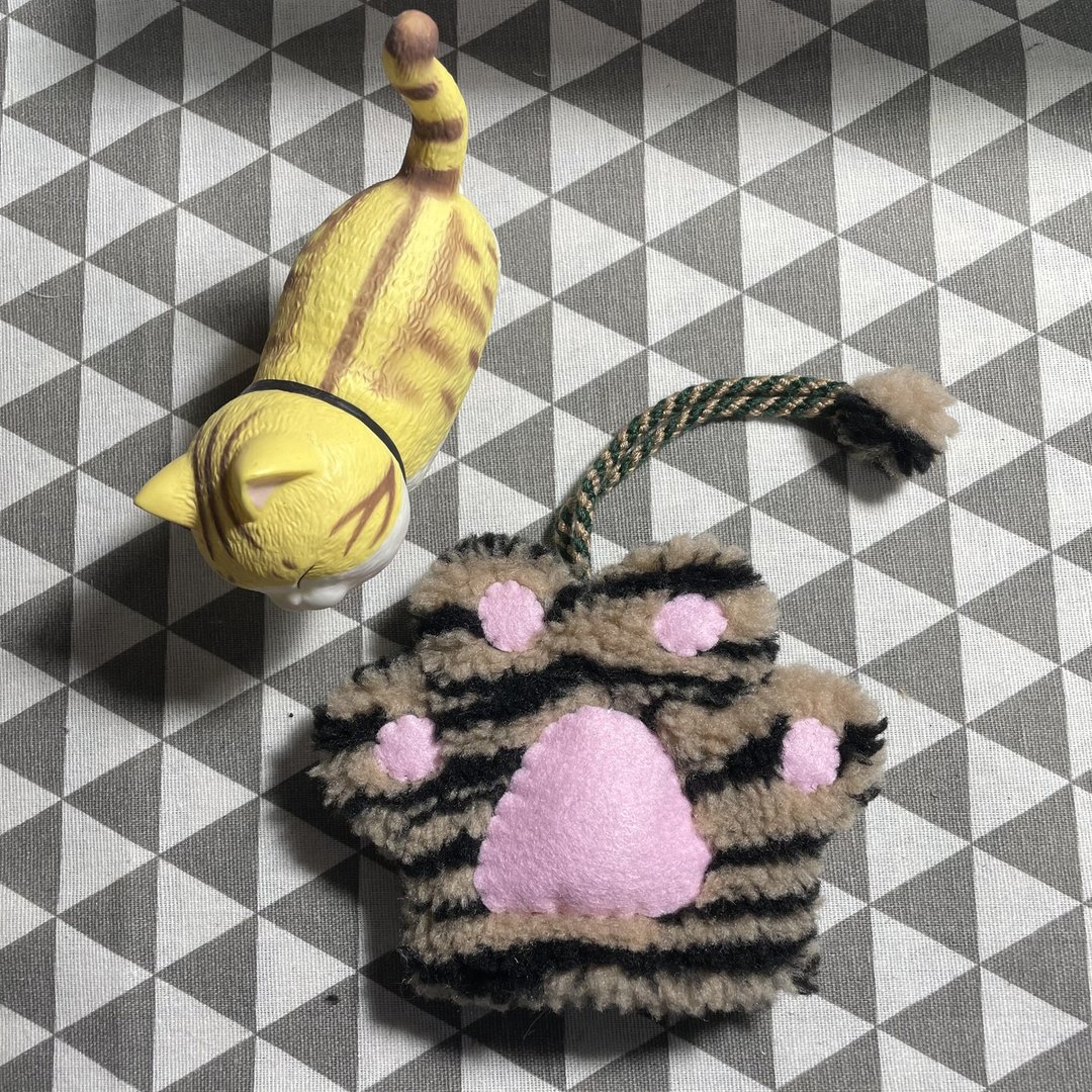 RABBIT LULU  猫掌 钥匙包  肉球 虎斑猫 - 钥匙链/钥匙包 - 棉 卡其色