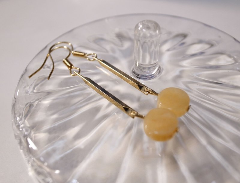 摇曳的月光耳环 - 耳环/耳夹 - 其他金属 黄色