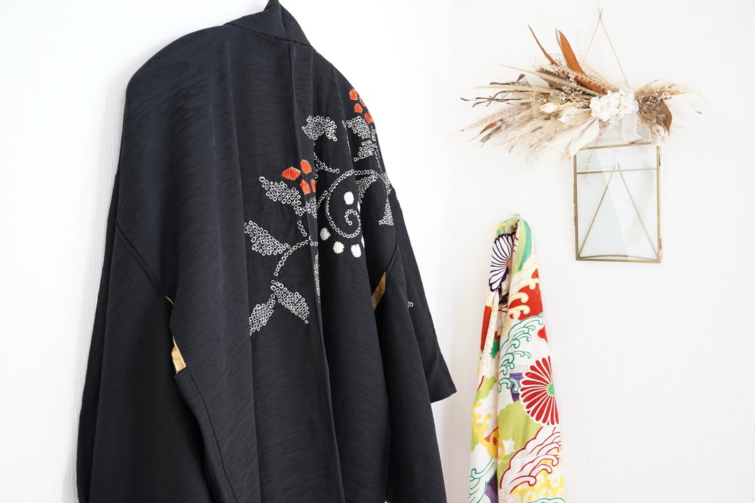 Japanese KIMONO, silk kimono, black haori, authentic kimono, Shibori kimono - 女装休闲/机能外套 - 丝．绢 黑色