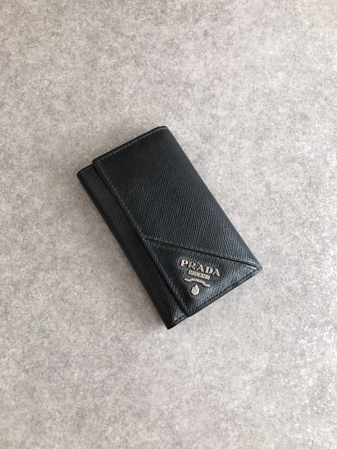 【日本直送 名牌中古包】PRADA 普拉达 黑色  सहा菲亚诺皮革 6 连钥匙包 vintage 古着 rrb4c7 - 钥匙链/钥匙包 - 真皮 黑色