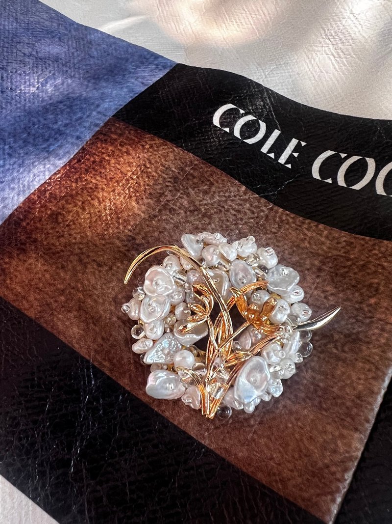 COLE COOL精致手钉巴洛克淡水珍珠兰花胸针 礼物心思 - 胸针 - 珍珠 白色