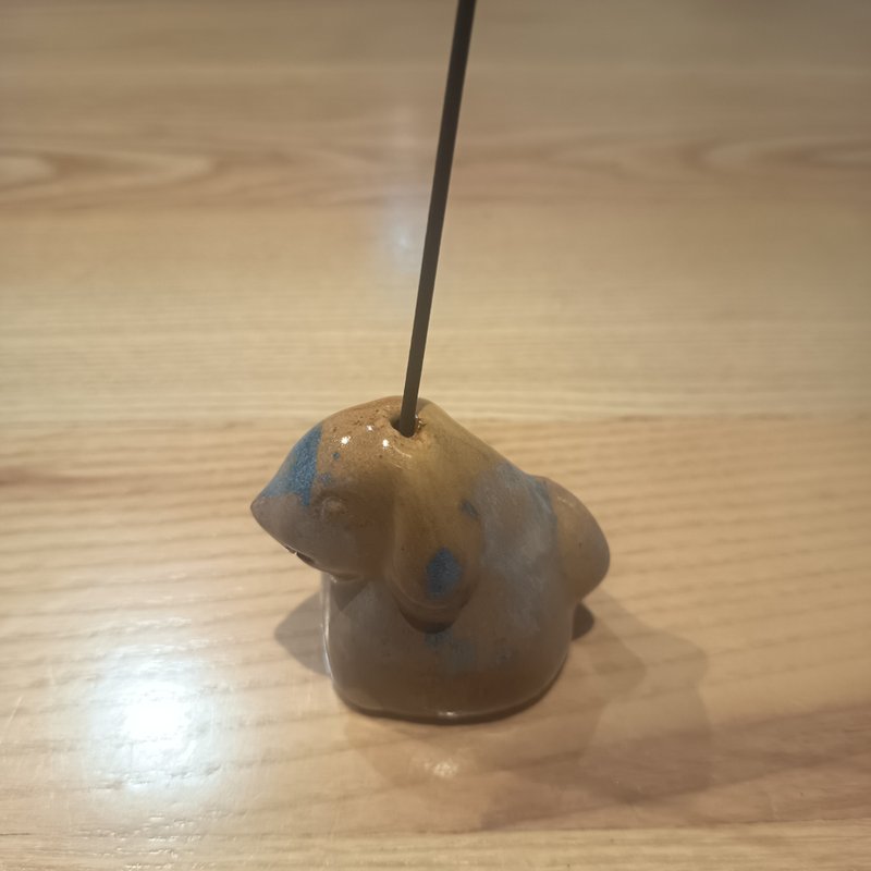 陶烧生肖狗狗摆饰可做香插或扩香石 - 香薰/精油/线香 - 陶 多色