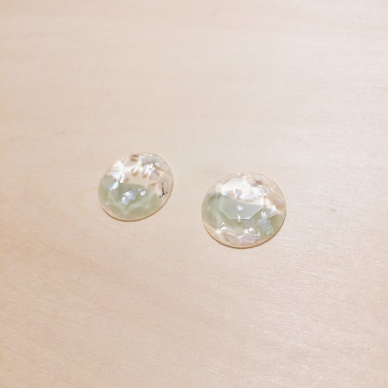 复古豆绿海浪碎贝壳耳环 - 耳环/耳夹 - 树脂 绿色
