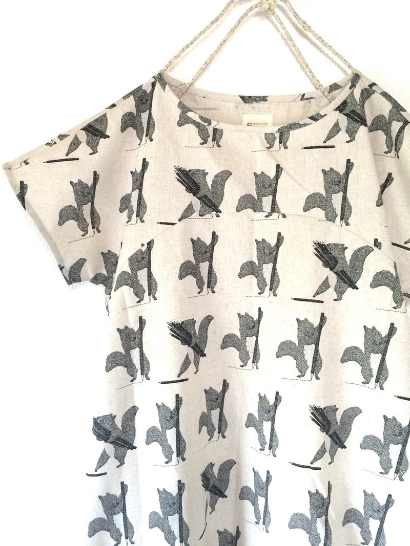 Squirrel flare dress dress Cotton linen short sleeve - 洋装/连衣裙 - 棉．麻 白色