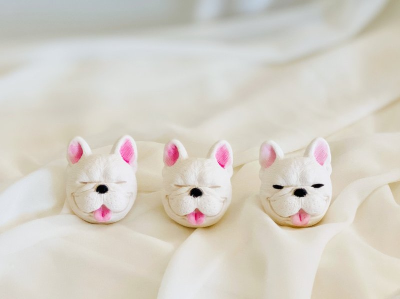 斗牛犬 狗狗扩香车夹 车用扩香夹 单入 三款可选 - 香薰/精油/线香 - 其他材质 多色