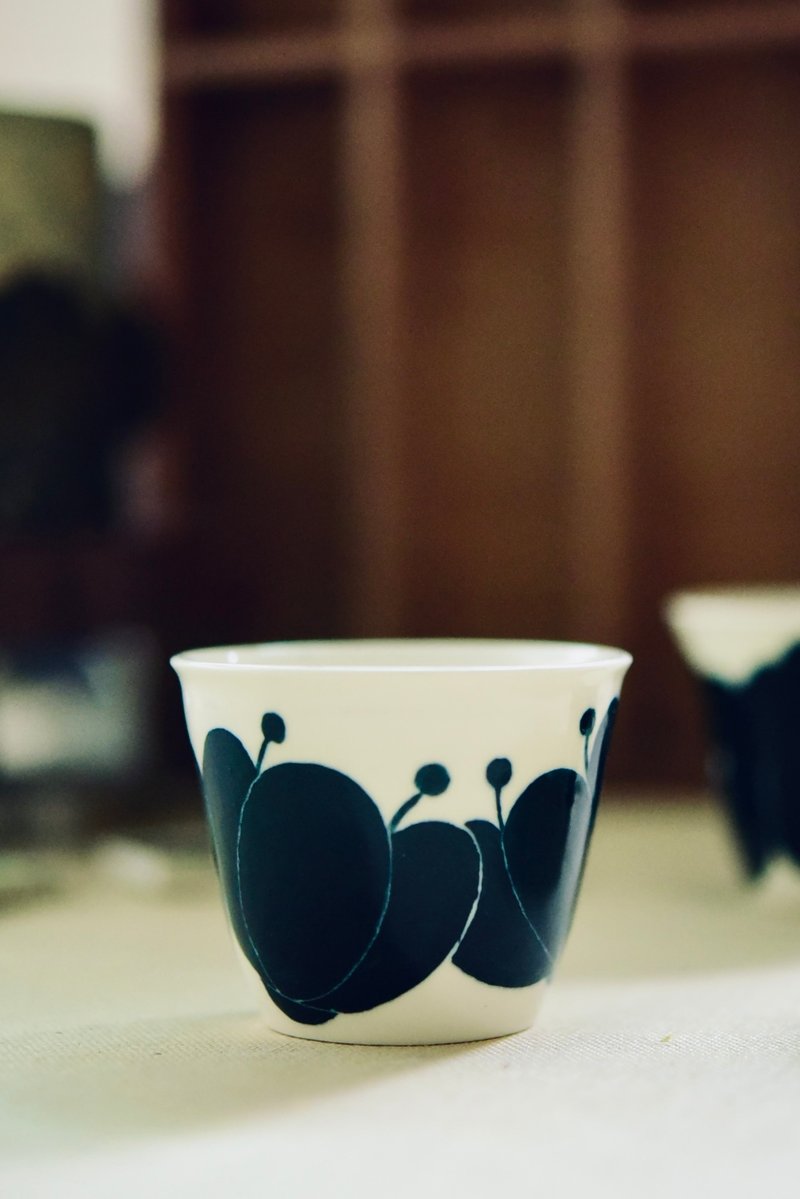 手绘深蓝色花儿No.1-杯子/茶杯 - 其他杯子 - 陶 白色