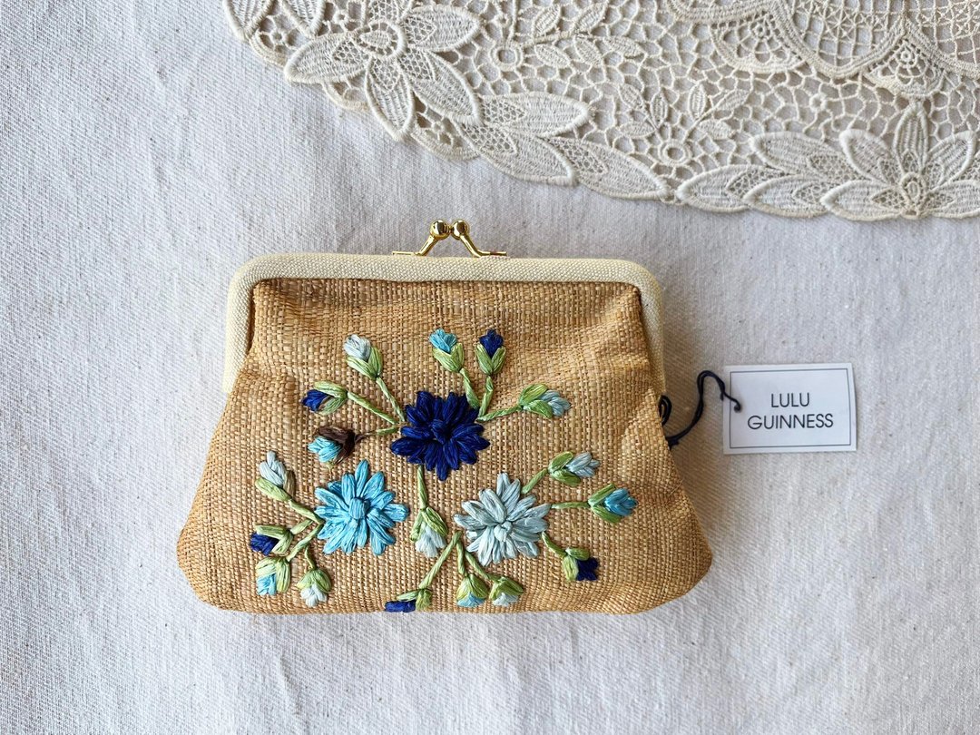 LULU GUINNESS 品牌天然编织材质小包，正面手工绣有花朵图案。 - 化妆包/杂物包 - 植物．花 咖啡色