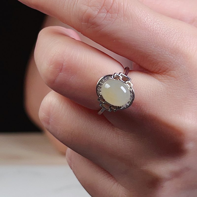 和阗玉蛋面戒指 925纯银 | 天然新疆和阗玉 | 送礼 - 戒指 - 玉石 黄色