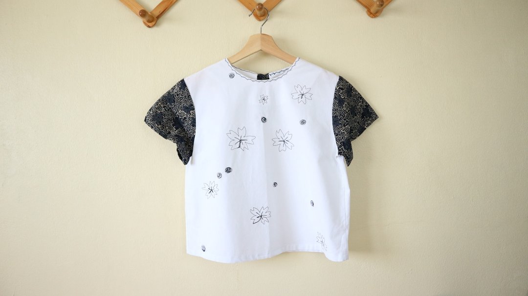 Basic top with embroidery - 女装 T 恤 - 棉．麻 