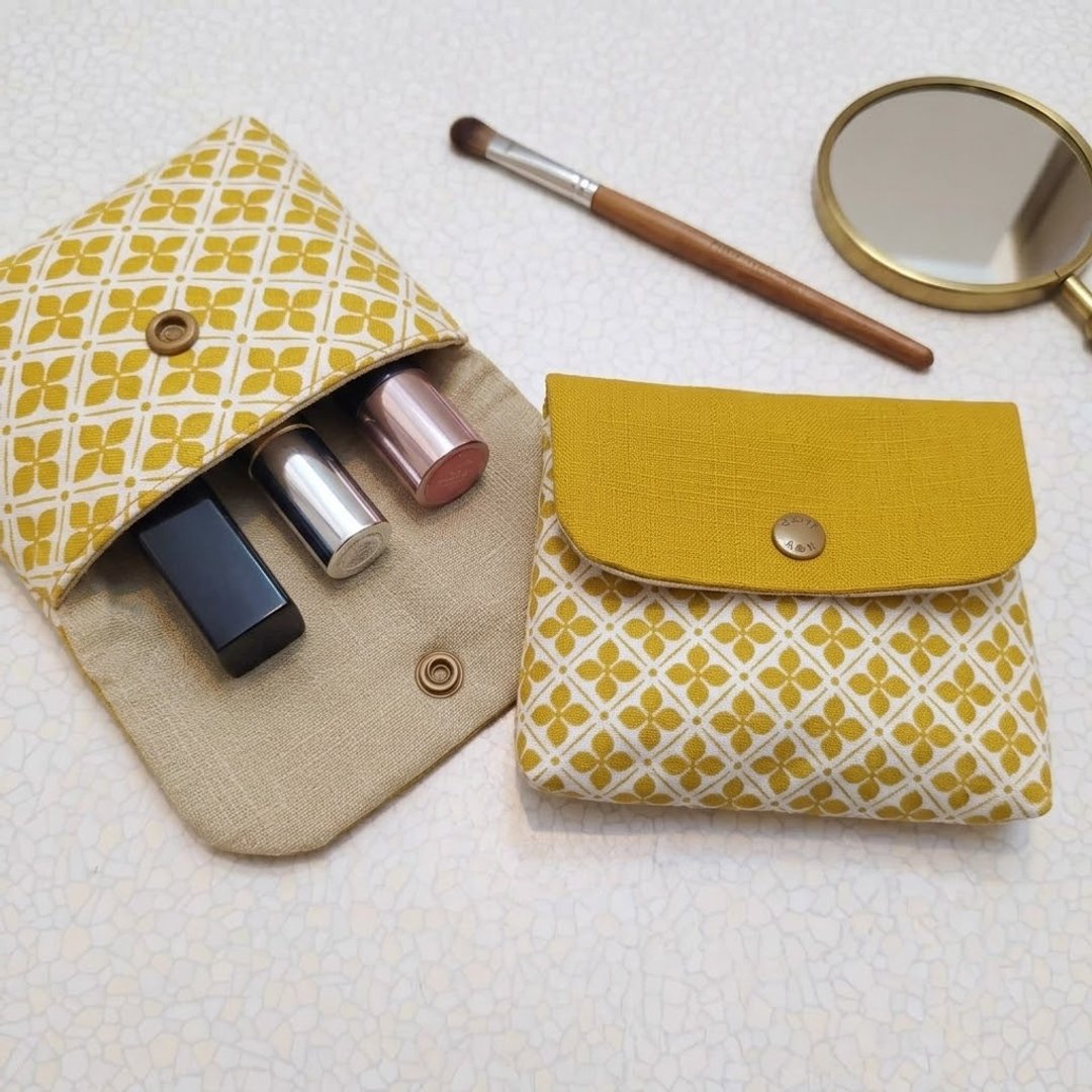 【MY HANDMADE】暖阳花砖 l 手作布艺 l 钱包 l 化妆包 - 零钱包 - 棉．麻 金色