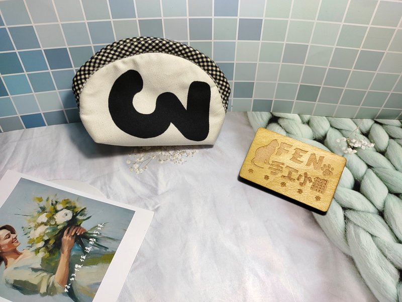 小物系列-日本布米白底黑大数字布铺棉手工拉链贝壳包-拉链零钱包 - 手拿包 - 棉．麻 