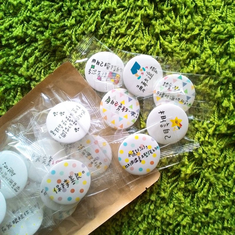 花大鼻文字徽章 28入 - 徽章/别针 - 塑料 多色