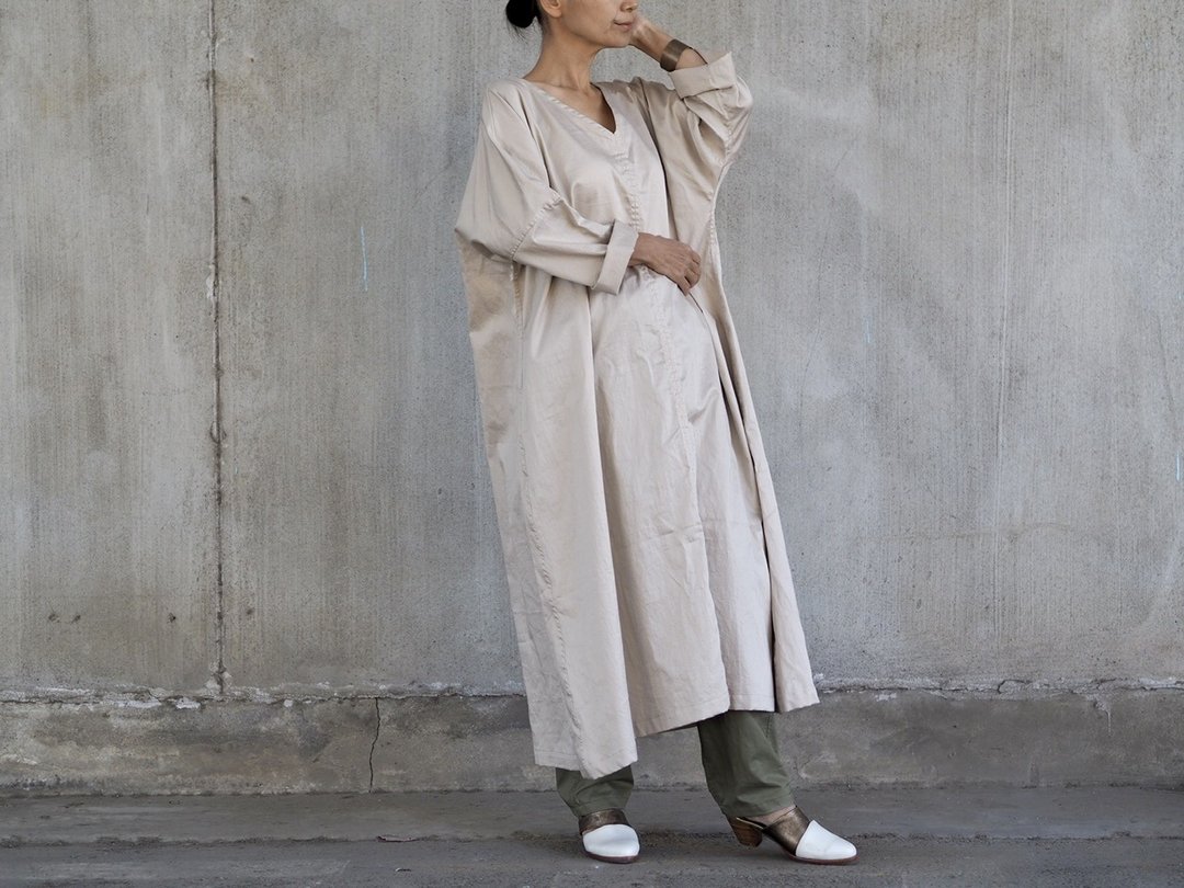 V领/A字洋装 - 洋装/连衣裙 - 棉 白色