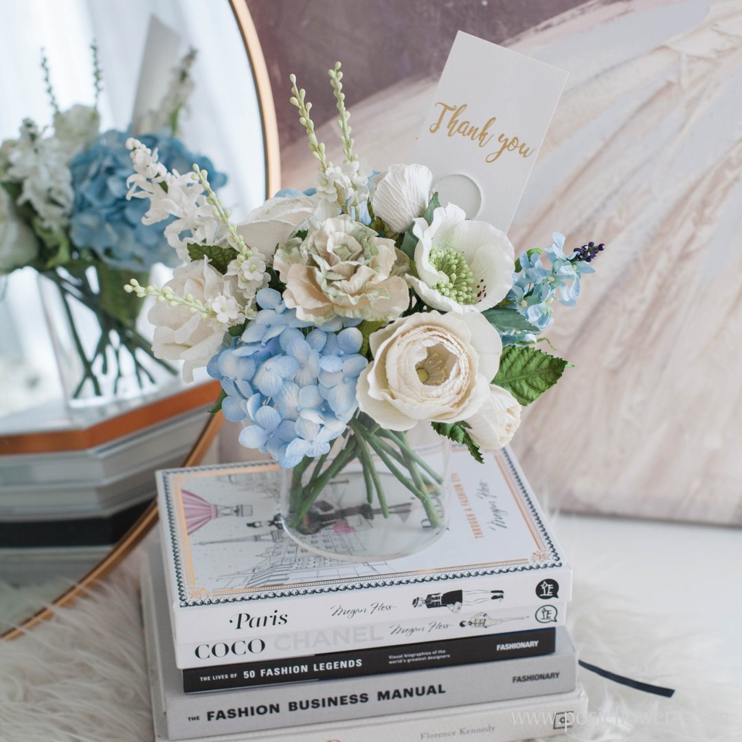 WHITE BABY BLUE Bordeaux vase for Decoration - 摆饰 - 纸 蓝色