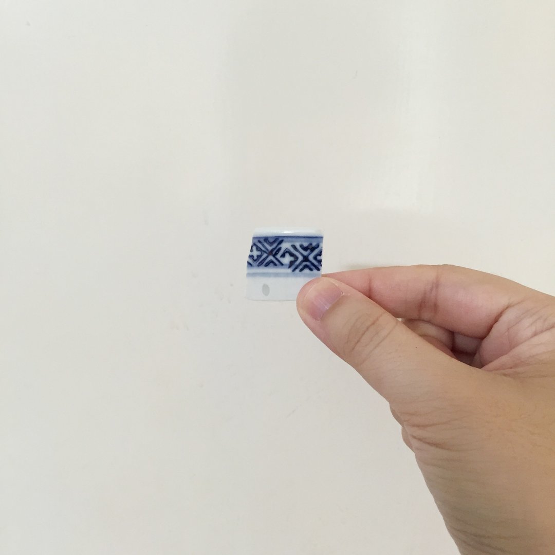 o underline碎片块-手工制作胸针／陶瓷／别针／青花瓷／饭碗 - 胸针 - 瓷 蓝色