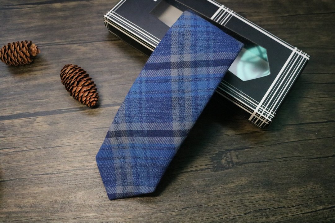 藍色大格紋領帶/羊絨窄版休閒necktie - 领带/领带夹 - 羊毛 蓝色