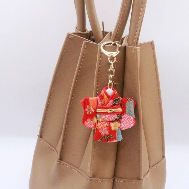 【和服钥匙圈】红色和风缩缅布可爱吊饰 日本手工制作 - 吊饰 - 棉．麻 红色