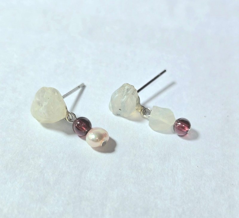 珀。海洗白玉髓 石榴石 珍珠 耳针 - 耳环/耳夹 - 玉石 白色