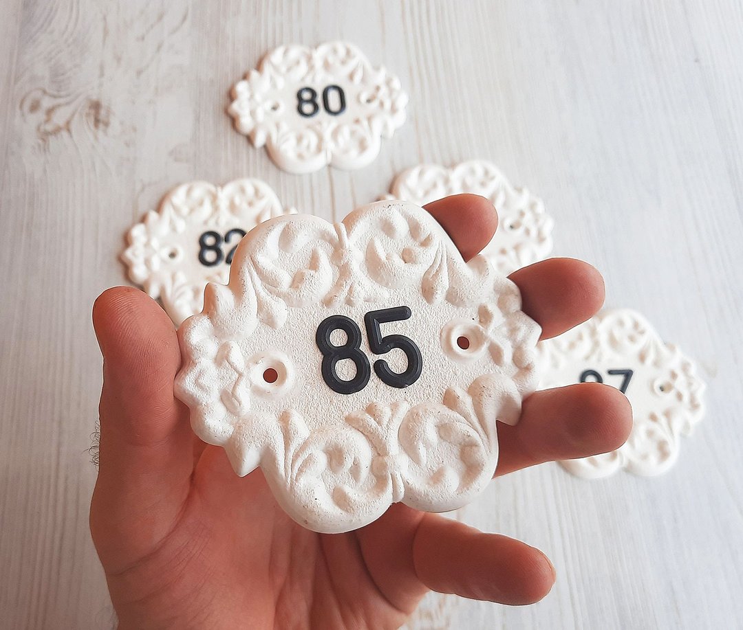 Address door plate white black apartment 85 number sign vintage - 门帘/门牌 - 塑料 白色