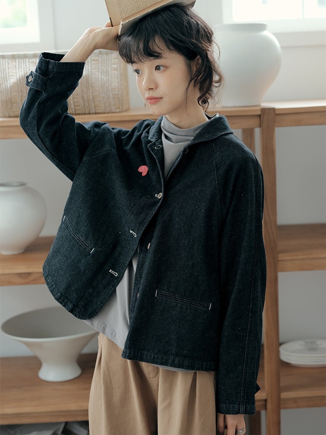 黑色娃娃领设计长袖外套 休闲日系风格宽松上衣 秋 - 女装休闲/机能外套 - 棉．麻 多色