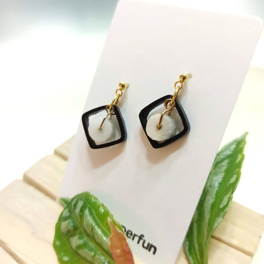 纸工艺 衍纸 卷纸 手作饰品—命运之轮 / 黑色 - 耳环/耳夹 - 纸 黑色