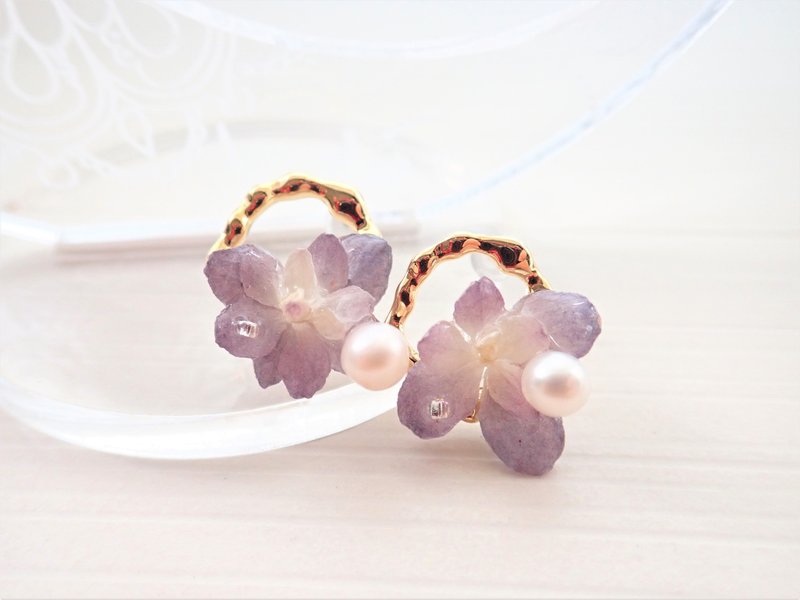 Yae Hydrangea ✕ Freshwater Pearl Earrings June Birthstone - 耳环/耳夹 - 植物．花 紫色
