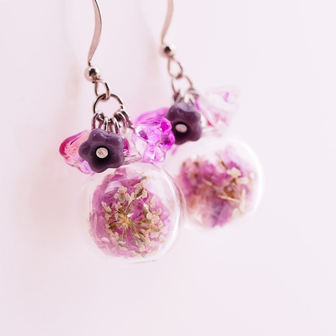 爱家作- OMYWAY 干花永生花玻璃球捷克人造琉璃珠耳环耳夹1.4CM - 耳环/耳夹 - 玻璃 红色