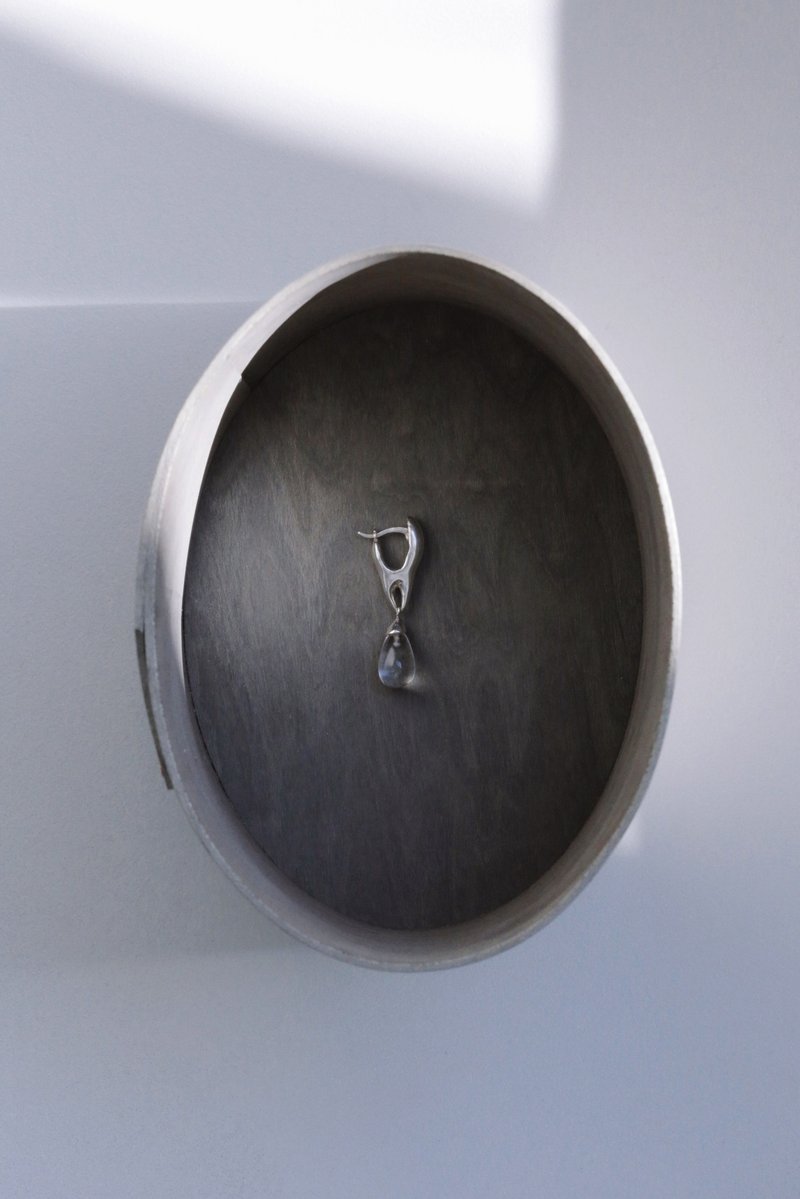 Spring Droplet Earring水珠泉耳环 - 耳环/耳夹 - 宝石 银色