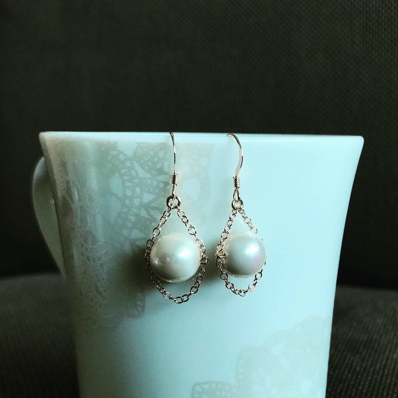 EARRINGS & CLIP-ON / 14kgf & Shell Pearl / TrinityPr03 - 耳环/耳夹 - 其他金属 白色