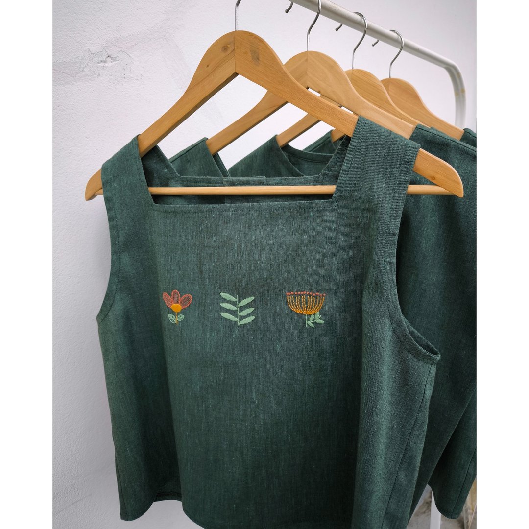 刺绣 | 棉质 | 削肩领方领上衣 墨绿色 - 女装上衣 - 棉 绿色