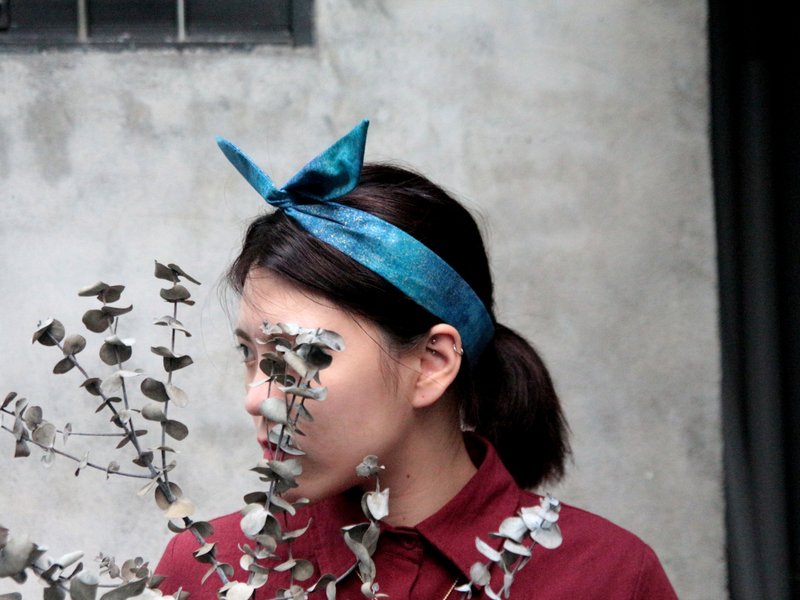 梵谷的繁星点点／海蓝烫金点布／铝线发带 - 发饰 - 棉．麻 蓝色