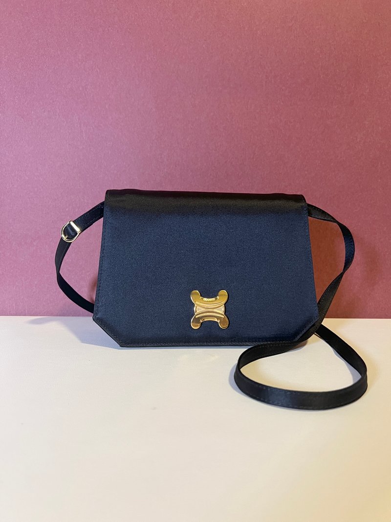 Celine稀有丝绢中古黑色肩背侧背斜孭手拿包古董袋 红色皮革内里 - 侧背包/斜挎包 - 丝．绢 黑色