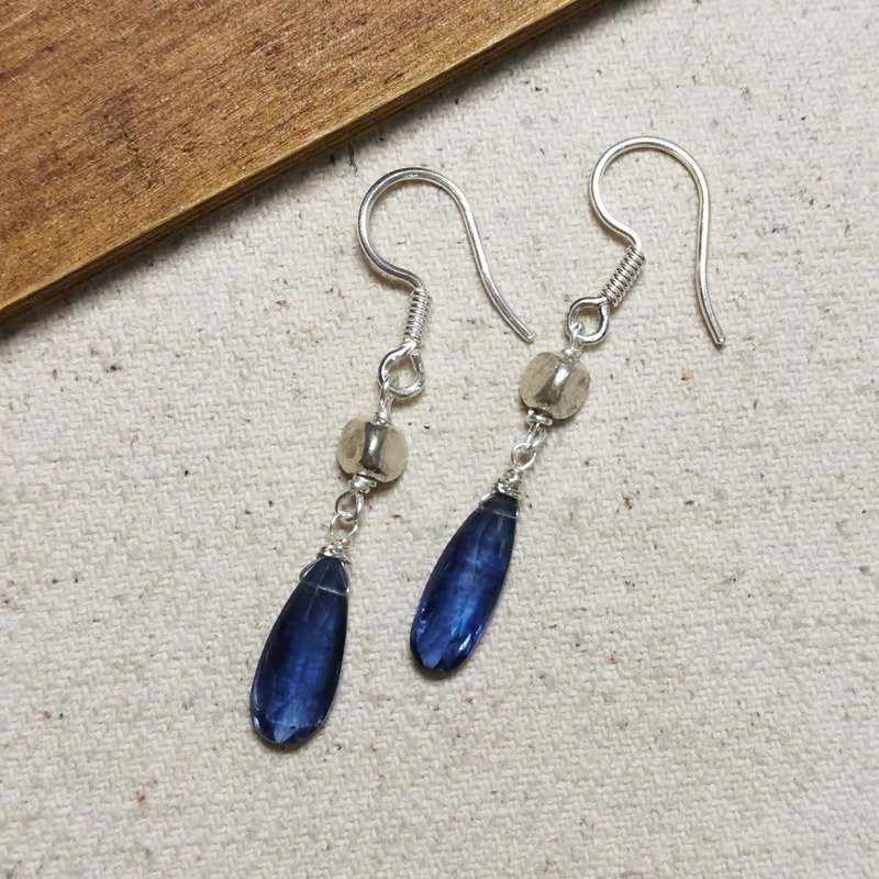 天然顶级蓝晶石纯银耳环/水滴宝石珠/手工制作/925/999 - 耳环/耳夹 - 宝石 蓝色