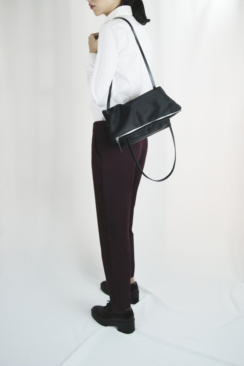 Fold Bag - Convertable Tote Bag Shoulder Bag Clutch In Black - 手提包/手提袋 - 真皮 黑色