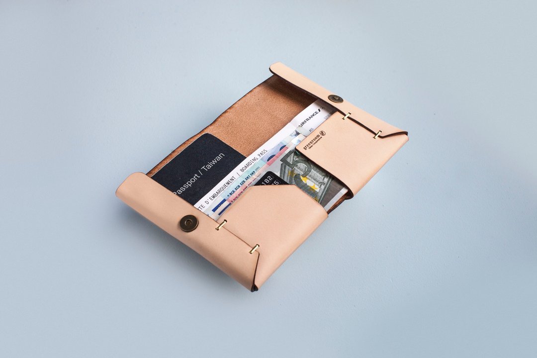 PASSPORT WALLET 手工牛皮护照夹 - 护照夹/护照套 - 真皮 