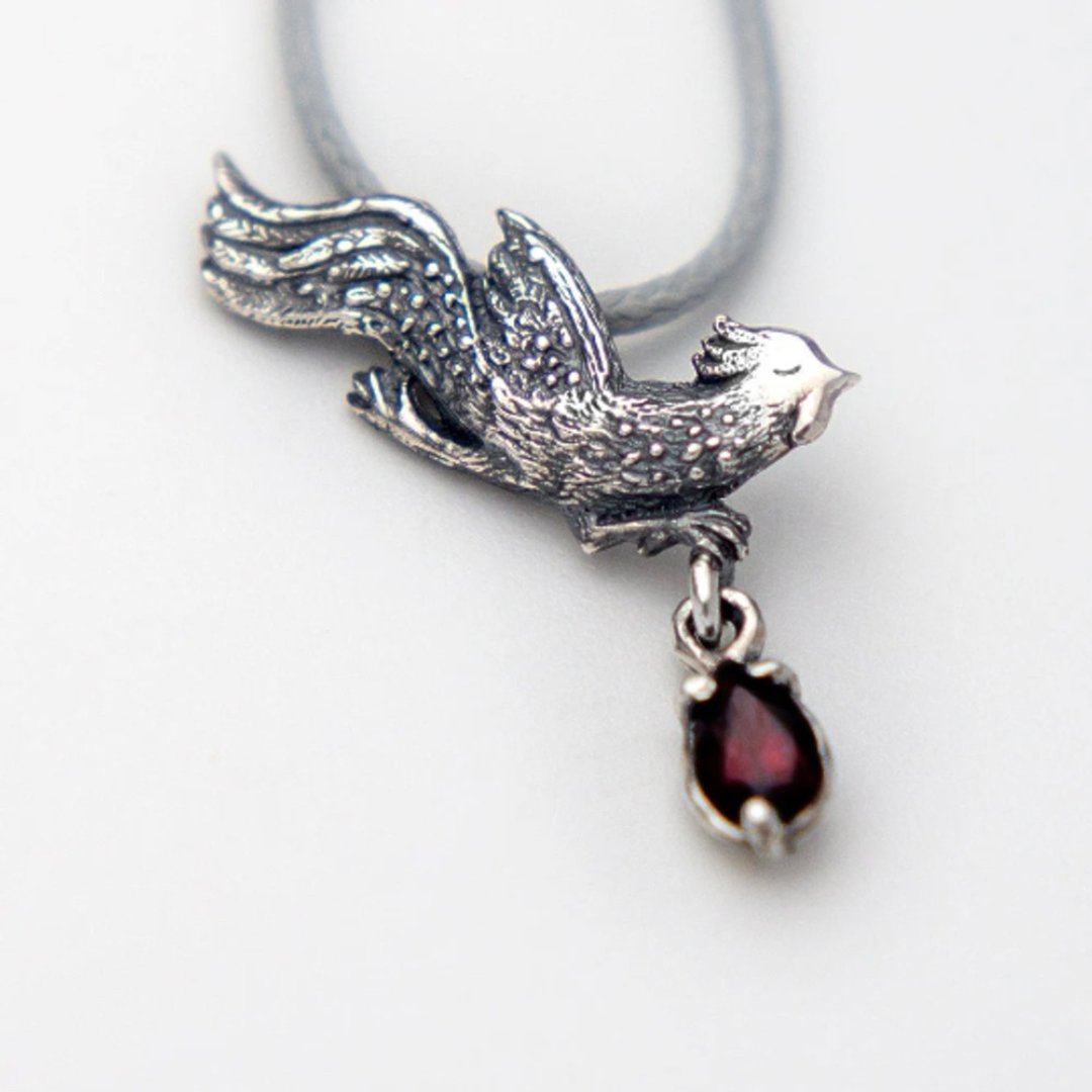 Fairy Hen Pendant with Red Garnet - 项链 - 纯银 银色
