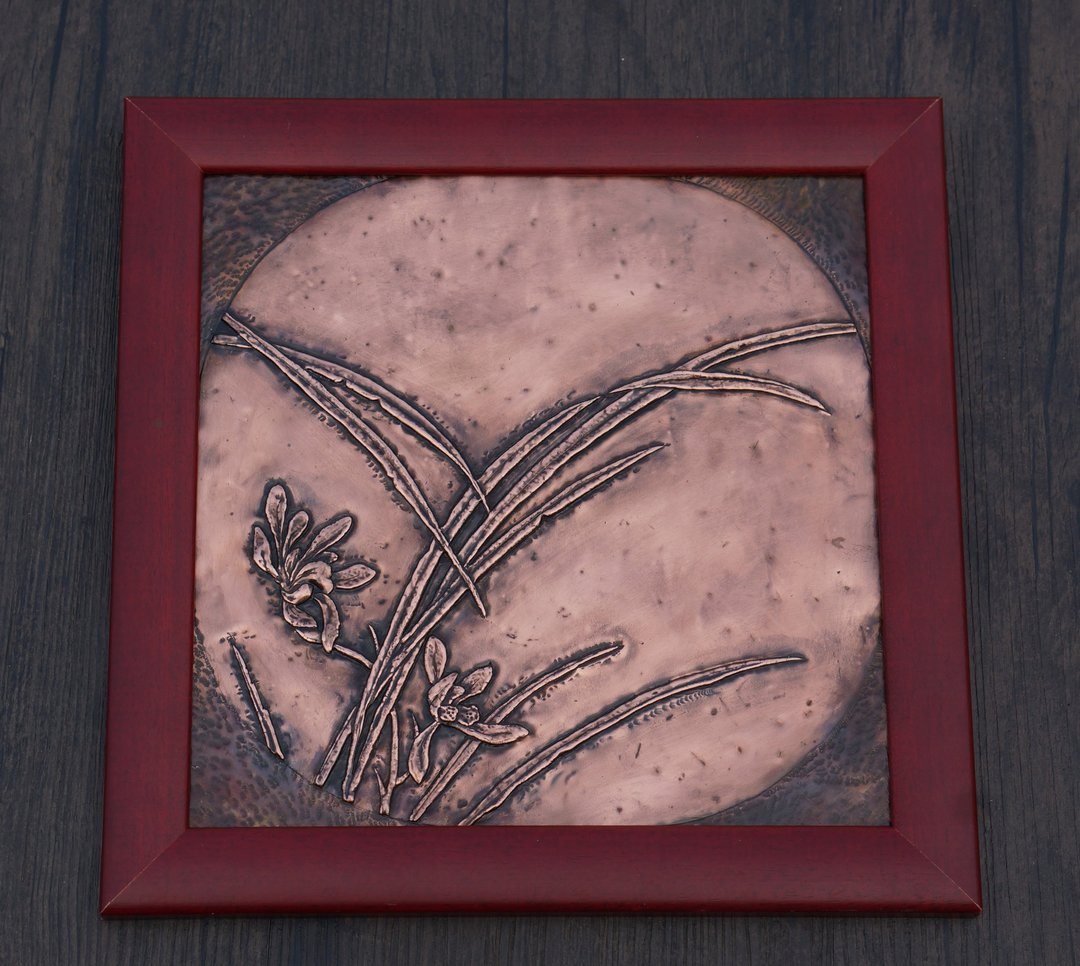 传统紫铜錾刻浮雕秋兰绽蕊咖啡馆复古壁画背景墙影民宿挂画 - 海报/装饰画/版画 - 其他金属 
