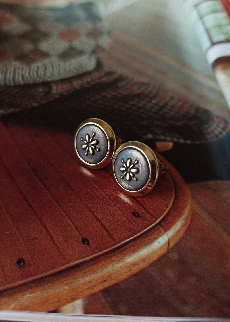 古典大耳环 / 十字花纹 - Vintage复古风格 - 耳环/耳夹 - 其他金属 咖啡色