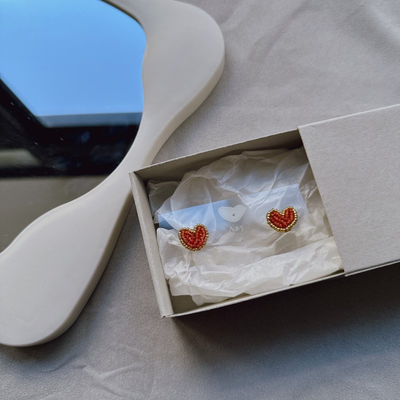 手缝玻璃珠爱心耳环(可改耳夹) - 耳环/耳夹 - 其他材质 多色