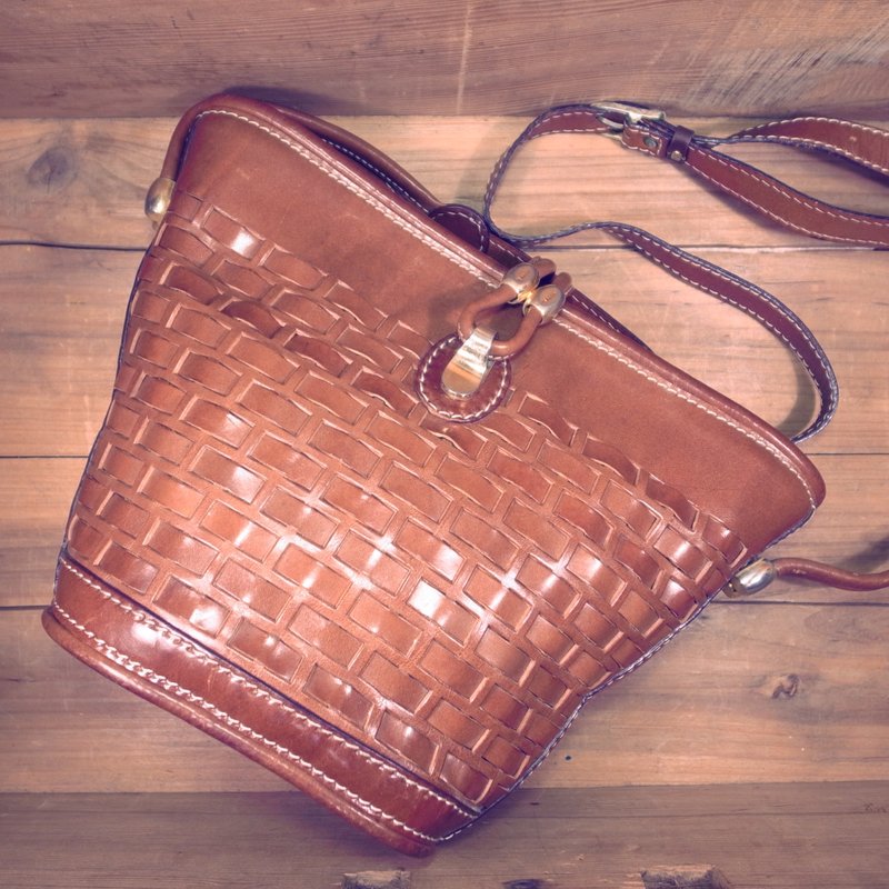 [ 老骨头 ] i santi 编织侧背包 Vintage - 侧背包/斜挎包 - 真皮 咖啡色