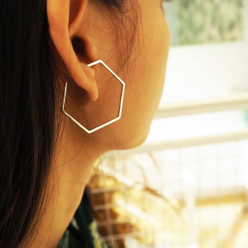 hexagon earring_六边形耳骨环 925银 设计师 没耳洞 耳环 耳夹 - 耳环/耳夹 - 银 银色