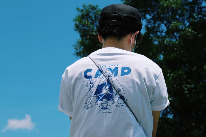 Camper Puu - LIVE. LOVE. CAMP 露营T恤 情侣服 亲子 - 女装 T 恤 - 棉．麻 