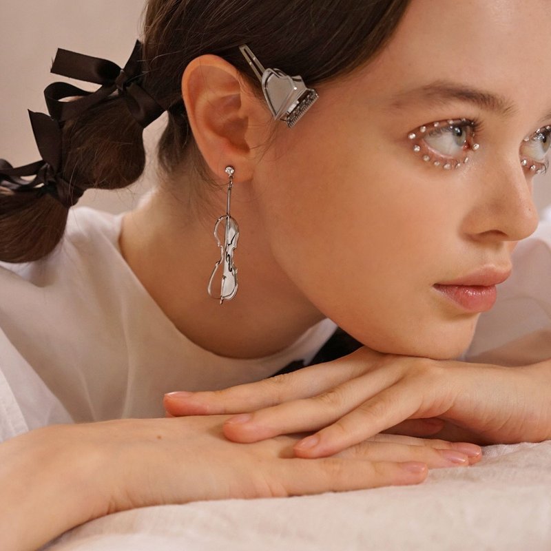 【Mell】大提琴不对称耳环 - 耳环/耳夹 - 不锈钢 银色