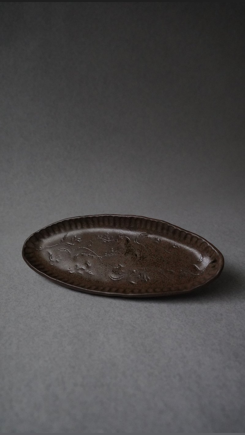 • 米粒出陶中 • 055 植物园里的喃 - 盘 - 摆饰 - 陶 咖啡色