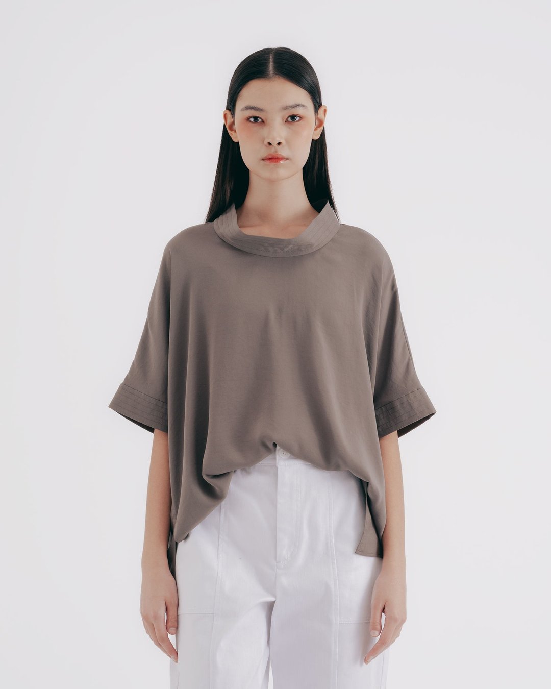 UUIN_哑光绿压线立领连袖上衣 - 女装 T 恤 - 聚酯纤维 绿色